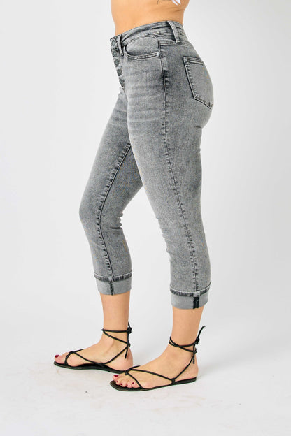 JUDY BLUE BUTTON FLY HIGH-WAISTED CAPRIS