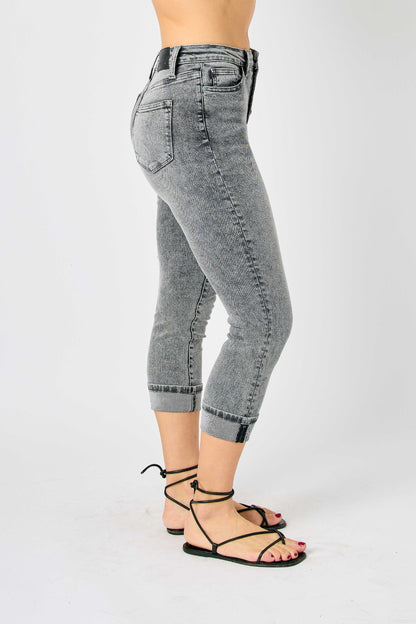 JUDY BLUE BUTTON FLY HIGH-WAISTED CAPRIS