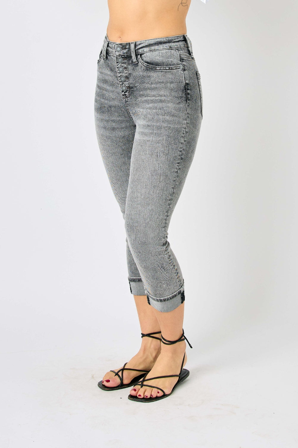 JUDY BLUE BUTTON FLY HIGH-WAISTED CAPRIS