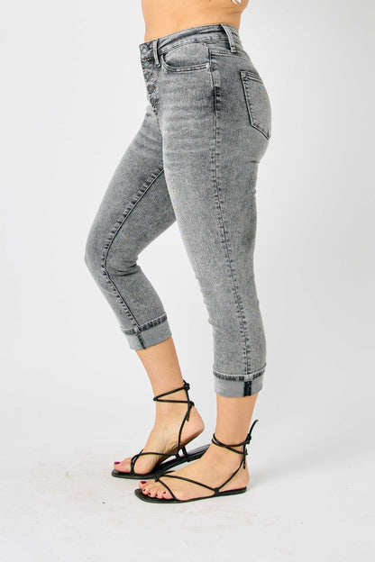 JUDY BLUE BUTTON FLY HIGH-WAISTED CAPRIS