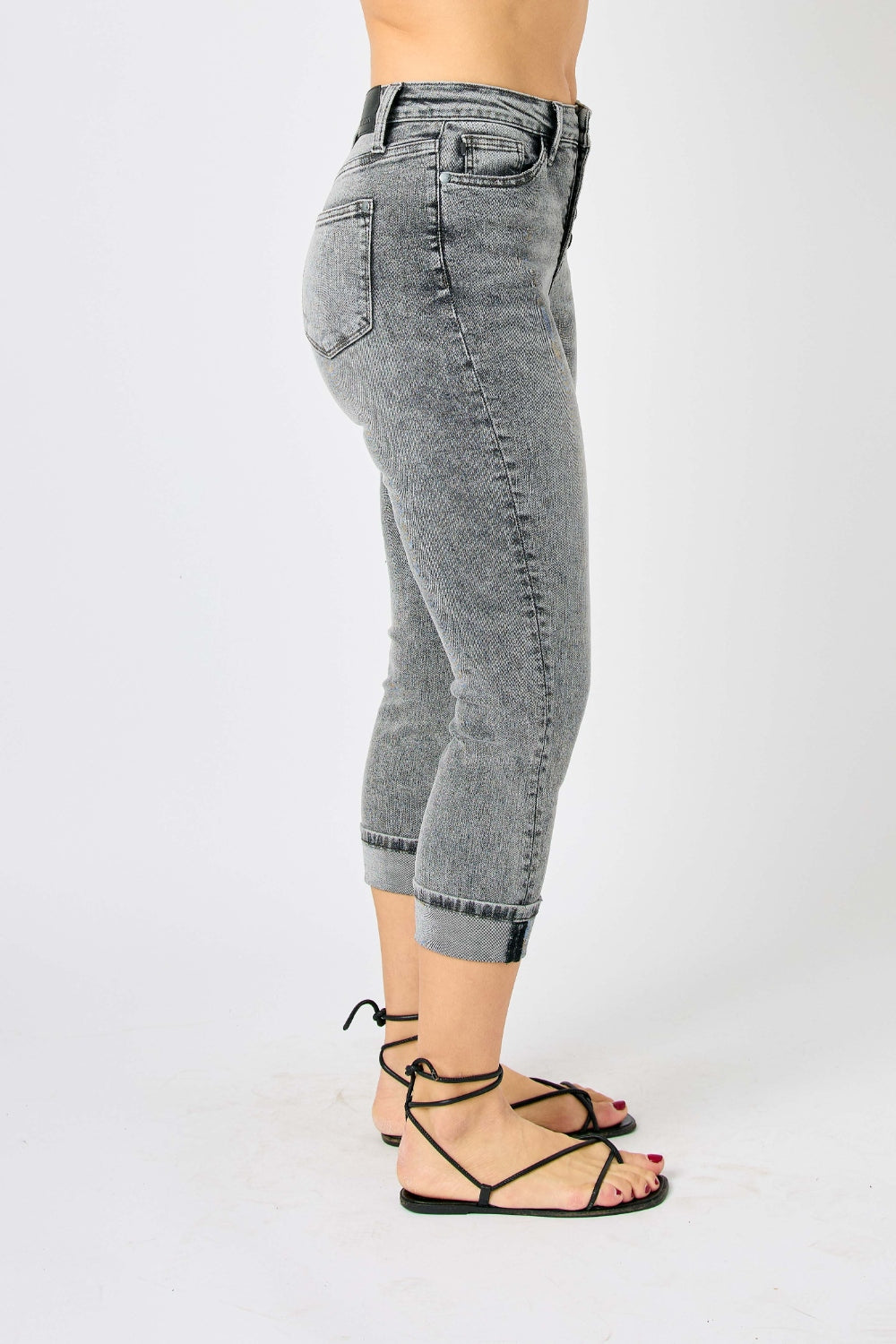 JUDY BLUE BUTTON FLY HIGH-WAISTED CAPRIS